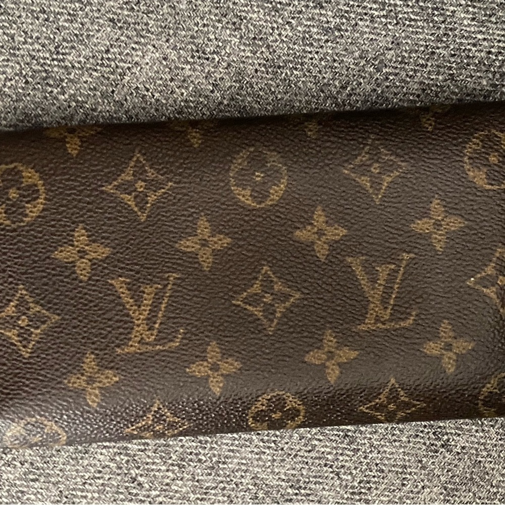 Louis Vuitton Monogram Sarah Wallet - Picture 10 of 13